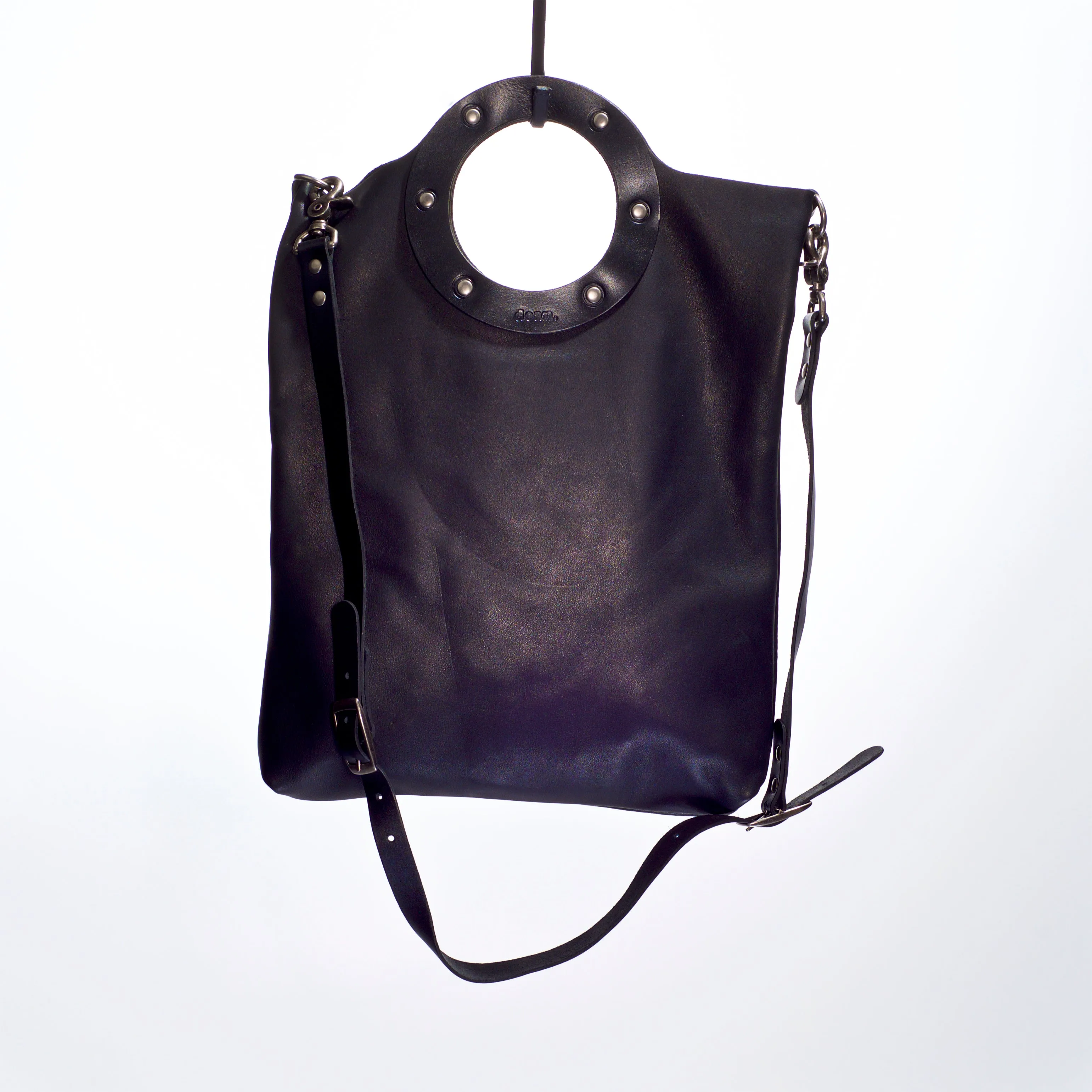 B32 SMALL CIRCLE TOTE