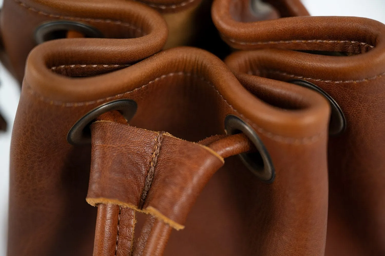 LEATHER BUCKET BAG - SMALL - LEAD GRAY