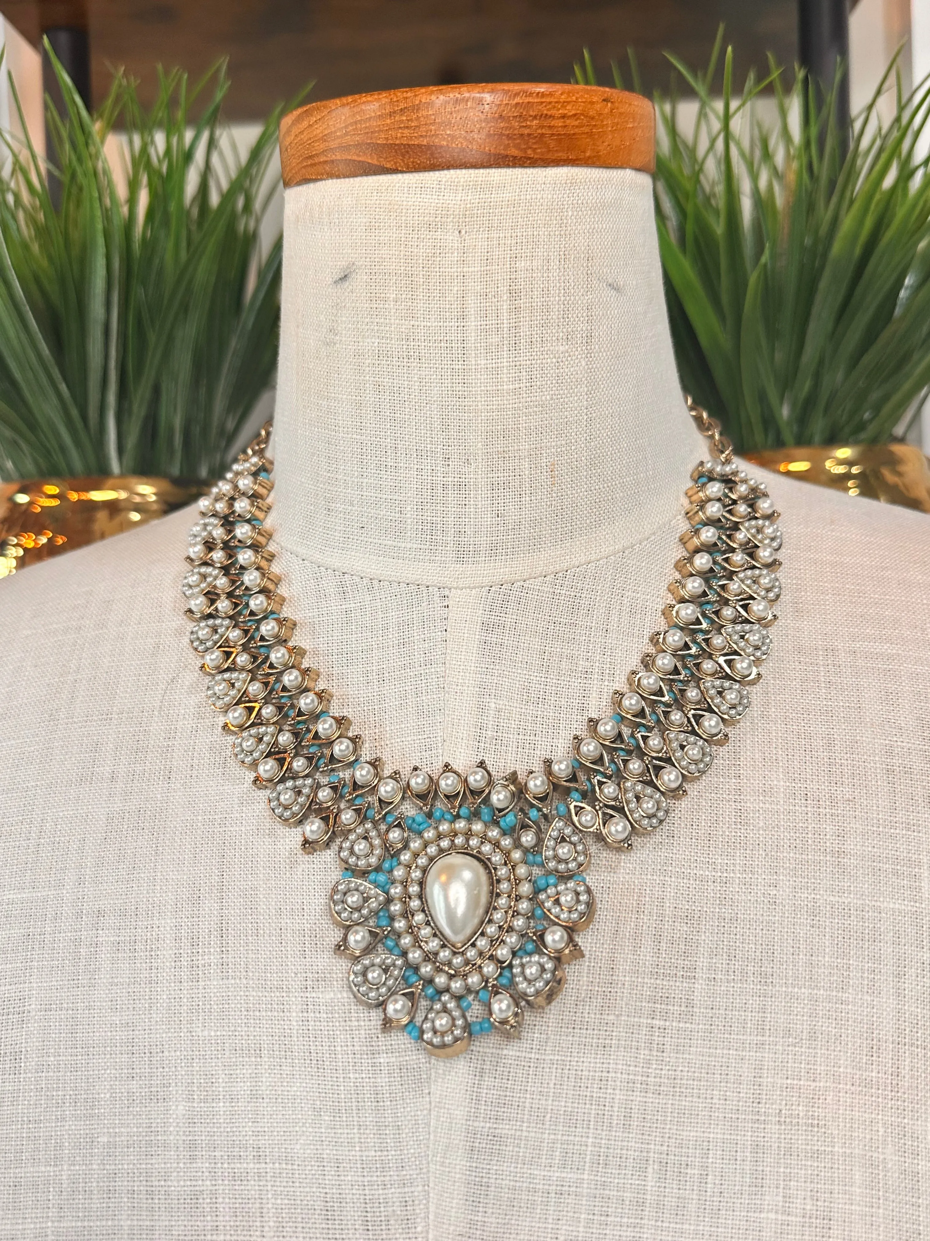 Pearl bib necklace